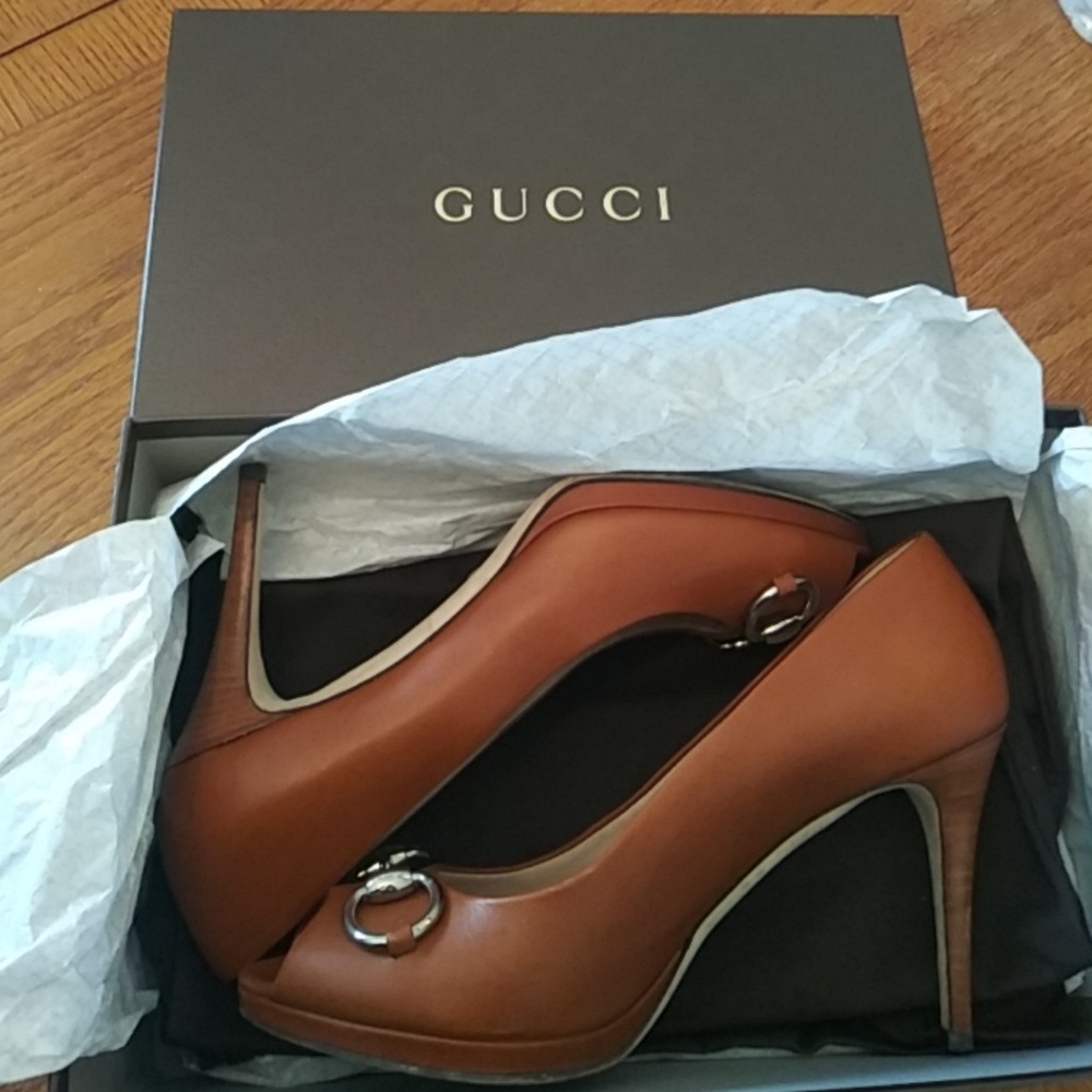 GUCCI HORSEBIT NOUVEAU CALF HEELS!!